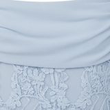Lange Avondjurk van Kant met Off-Shoulder en Strik in de Taille