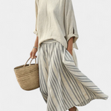 Aurora – comfortabele blouse en gestreepte midi-jurk