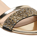 Dames sandalen met een kleine hak, enkelband en sprankelende details