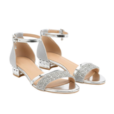 Dames sandalen met een kleine hak, enkelband en sprankelende details