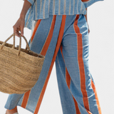 Valeria – gestructureerde terracotta top en linnen broeken