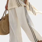 Raffaella – elegante beige linnen blouse en zwarte gestreepte broek