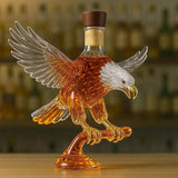 Whiskyfles in de vorm van een adelaar met witte kop